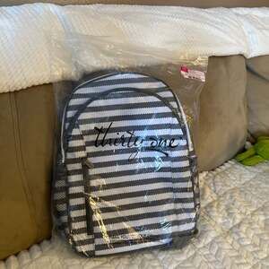 Thirty-One Hostess Exclusive Backpack Grey Wave Striped